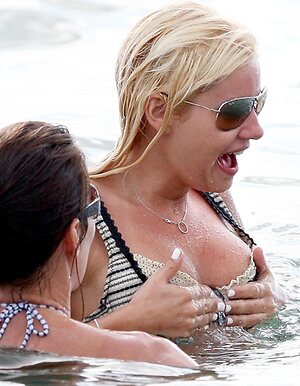 Elisha Cuthbert leaked photo #130