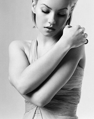 Elisha Cuthbert leaked photo #146