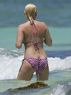 Elisha Cuthbert leaked photo #262