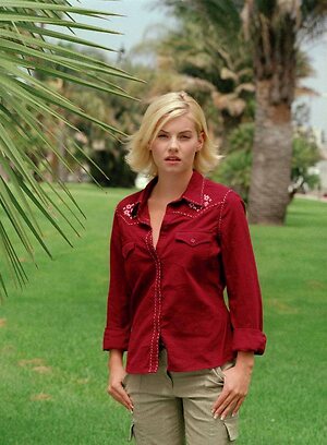 Elisha Cuthbert leaked photo #351