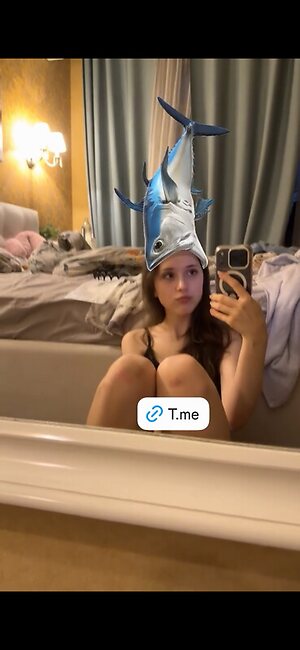 elissa.selen_ leaked photo #3