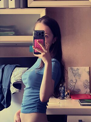 elissa.selen_ leaked photo #5