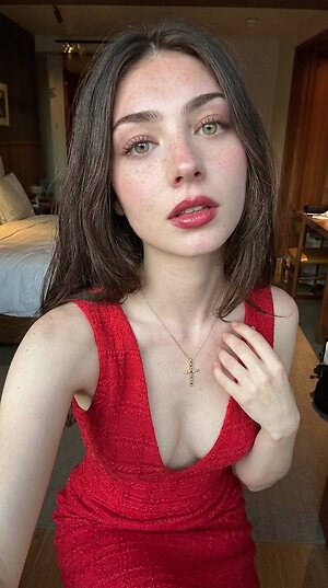 Eliza Browne leaked photo #9