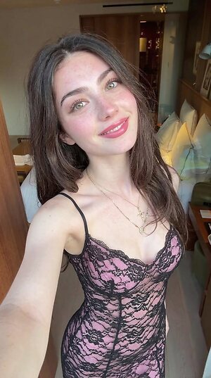 Eliza Browne leaked photo #13