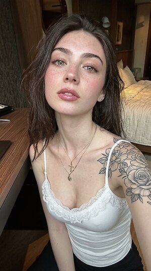 Eliza Browne leaked photo #22