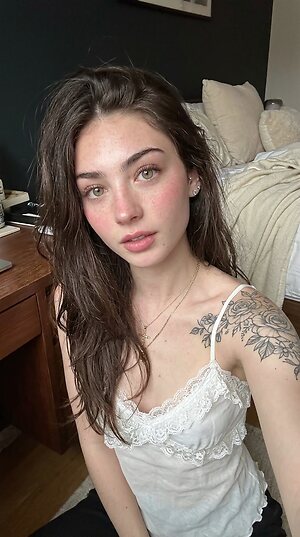 Eliza Browne leaked photo #24