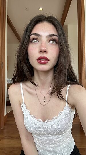 Eliza Browne leaked photo #26