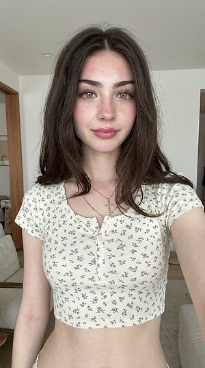 Eliza Browne leaked photo #28