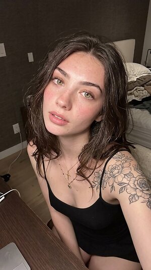 Eliza Browne leaked photo #31