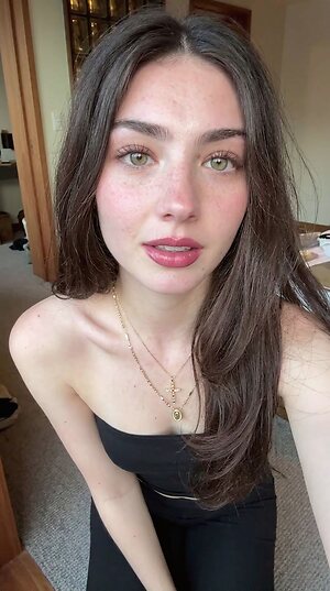 Eliza Browne leaked photo #32
