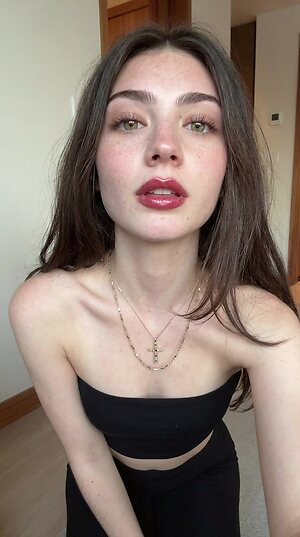 Eliza Browne leaked photo #33
