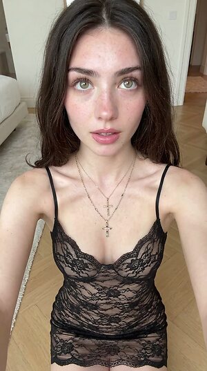 Eliza Browne leaked photo #68
