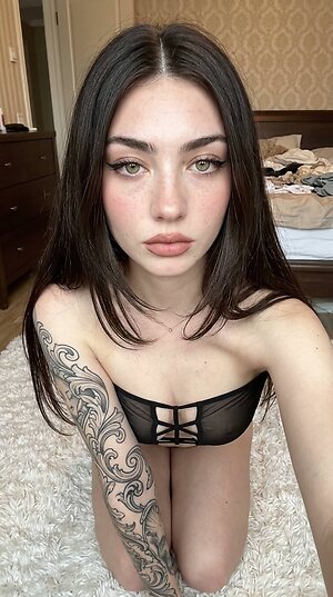 Eliza Browne leaked photo #71