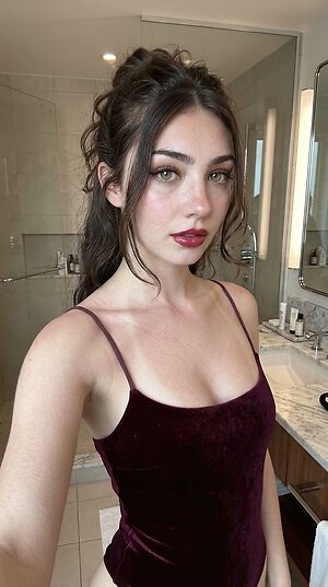 Eliza Browne leaked photo #111
