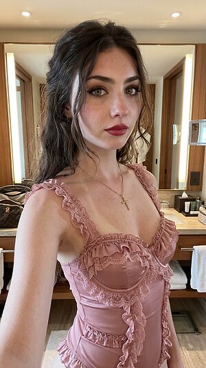 Eliza Browne leaked photo #112