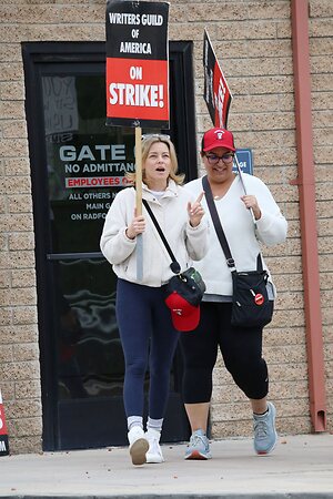 Elizabeth Banks leaked photo #71