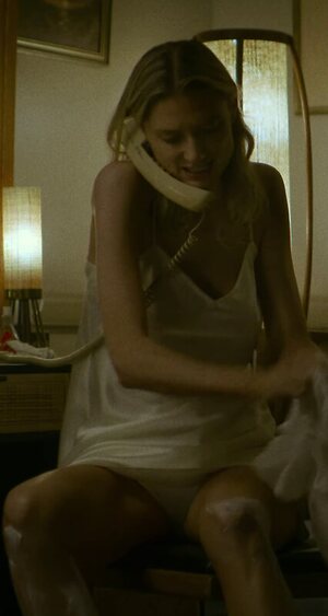 Elizabeth Debicki leaked photo #2