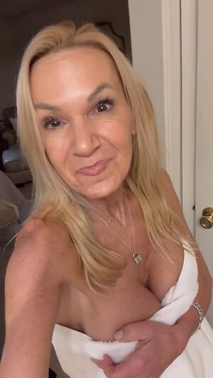 Elizabeth Resnick leaked photo #3