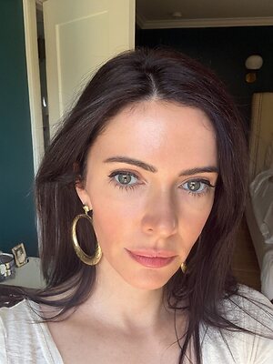 Elizabeth Tulloch leaked photo #4