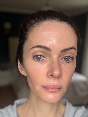 Elizabeth Tulloch leaked photo #5
