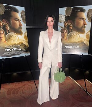 Elizabeth Tulloch leaked photo #11