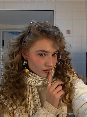 Elizabeth Vasilenko Nude Leaked Photo #18