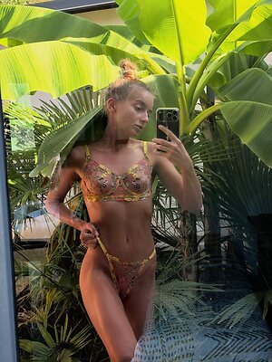 Eliz_Fit leaked photo #23