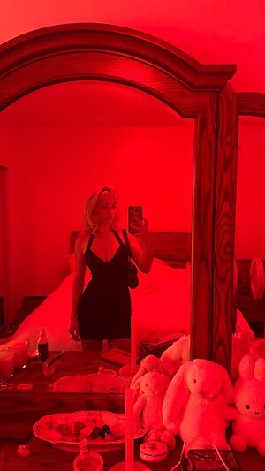 Ella Ballentine leaked photo #25