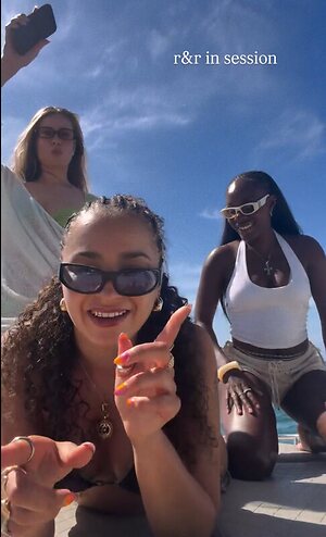 Ella Eyre leaked photo #2