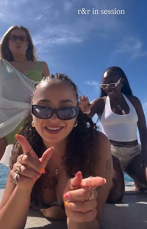 Ella Eyre leaked photo #3