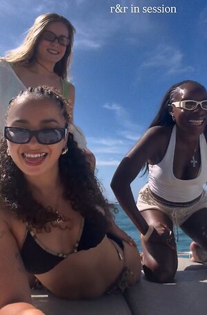 Ella Eyre leaked photo #6