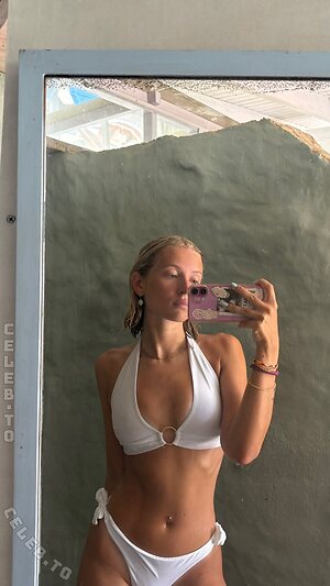 Ella Kania Nude Leaked Photo #14