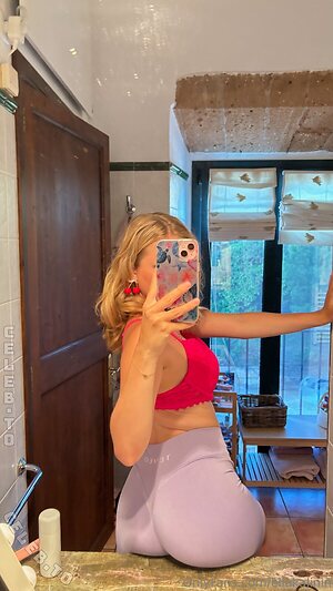 Ellakalinin00 Nude Leaked Photo #5