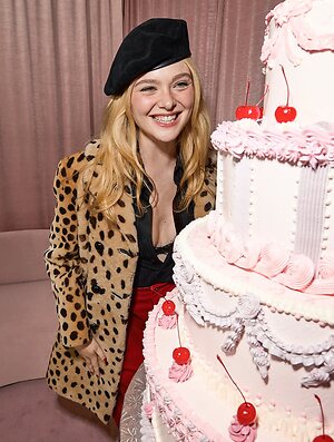 Elle Fanning leaked photo #409