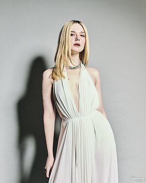 Elle Fanning leaked photo #662
