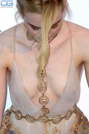 Elle Fanning leaked photo #667