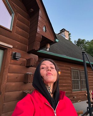 Elle King leaked photo #8