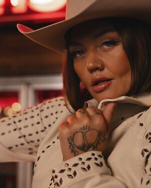 Elle King leaked photo #19