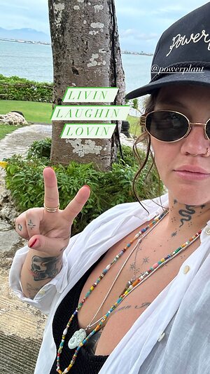 Elle King Nude Leaked Photo #39