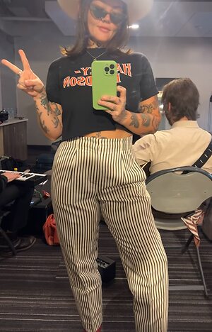 Elle King Nude Leaked Photo #41
