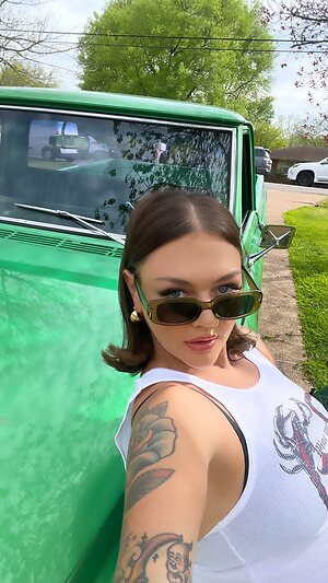 Elle King Nude Leaked Photo #46