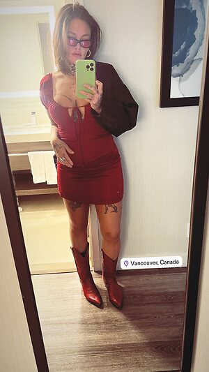 Elle King Nude Leaked Photo #48