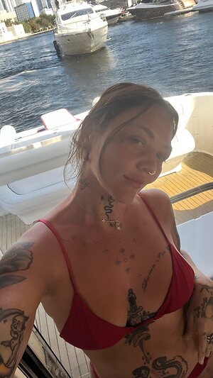 Elle King Nude Leaked Photo #97