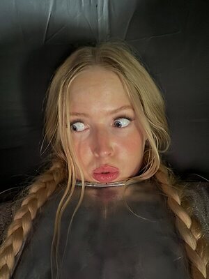 Ellie Bamber leaked photo #2