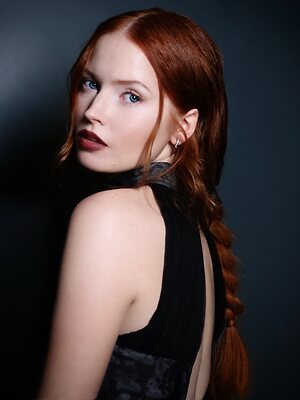 Ellie Bamber leaked photo #25