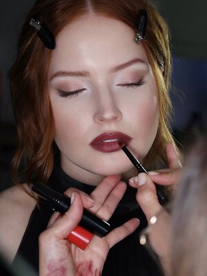 Ellie Bamber leaked photo #29