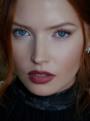 Ellie Bamber leaked photo #30