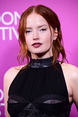 Ellie Bamber leaked photo #37