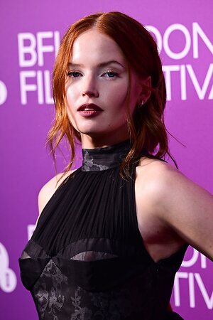 Ellie Bamber leaked photo #38