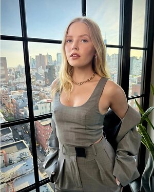Ellie Bamber leaked photo #148